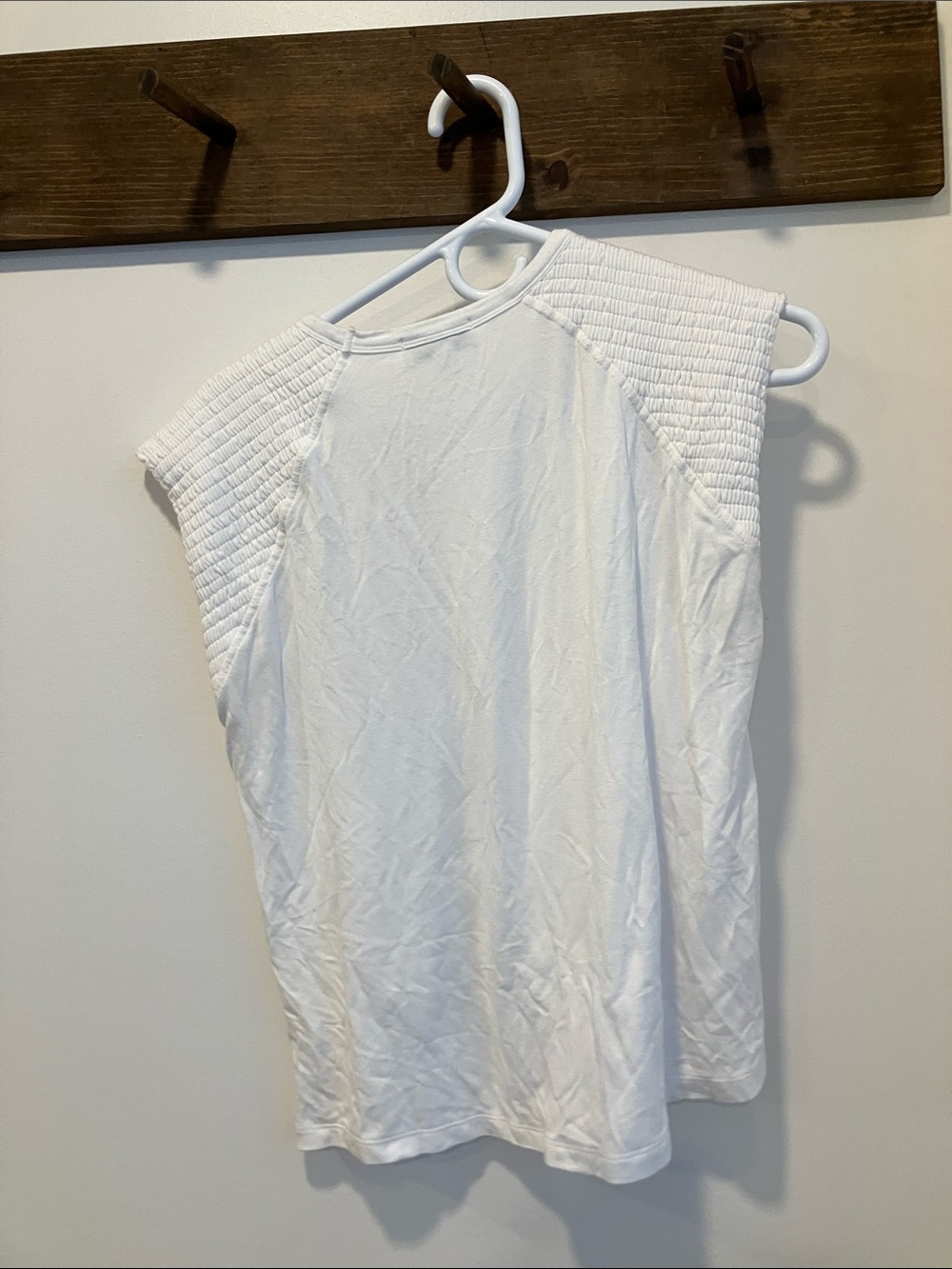 Evereve White Quilted Shoulder Tank Top - Picture 3 of 3